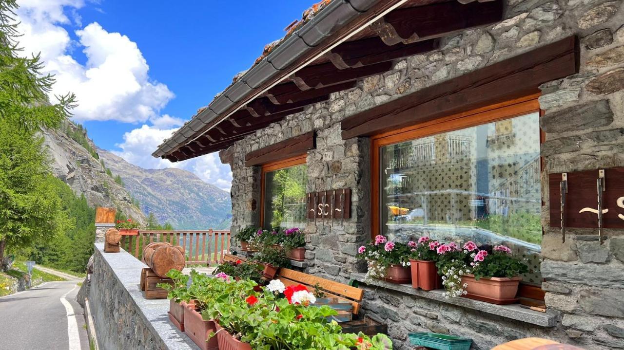 Hotel & Restaurant Perret - Mountain People Valgrisenche Exterior photo