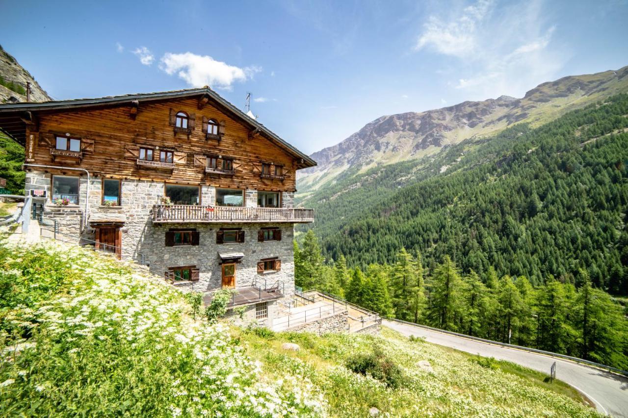 Hotel & Restaurant Perret - Mountain People Valgrisenche Exterior photo