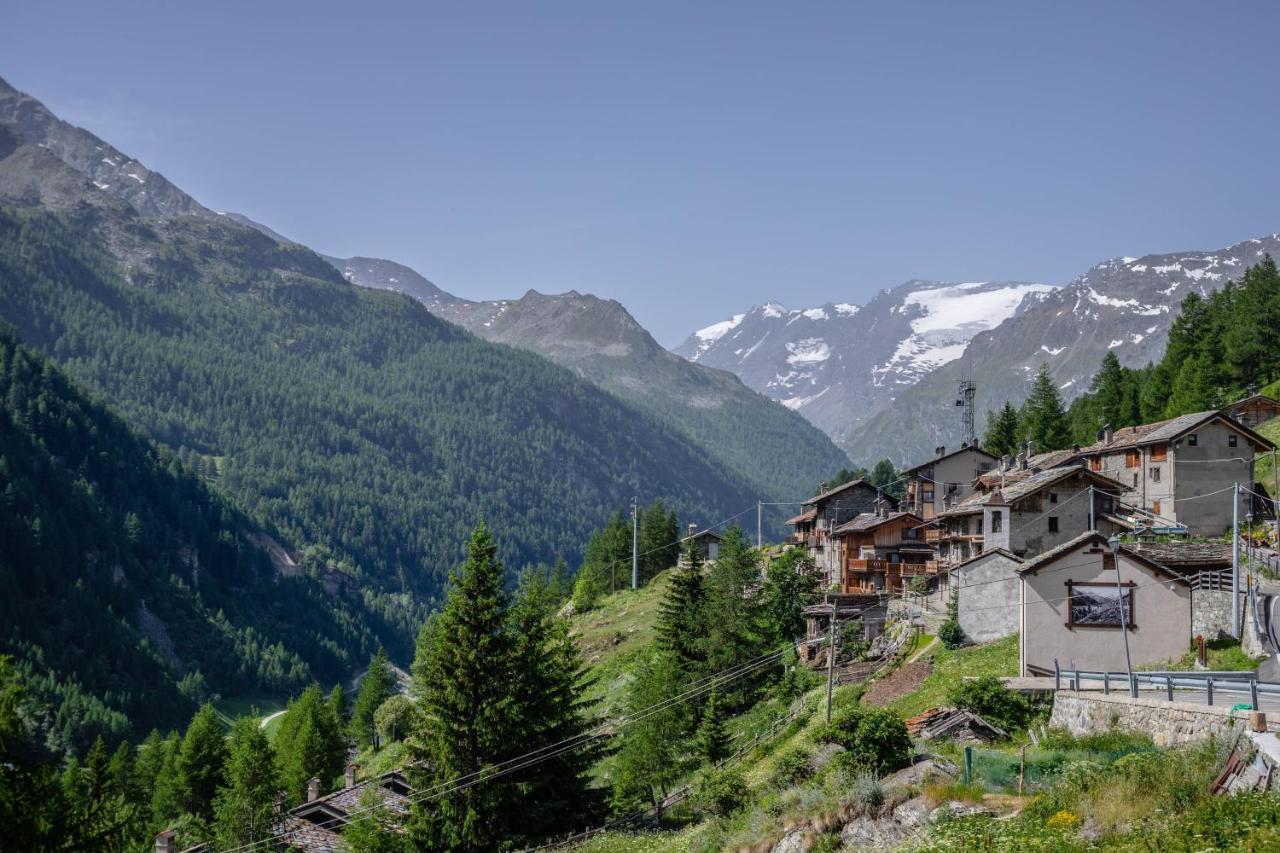 Hotel & Restaurant Perret - Mountain People Valgrisenche Exterior photo