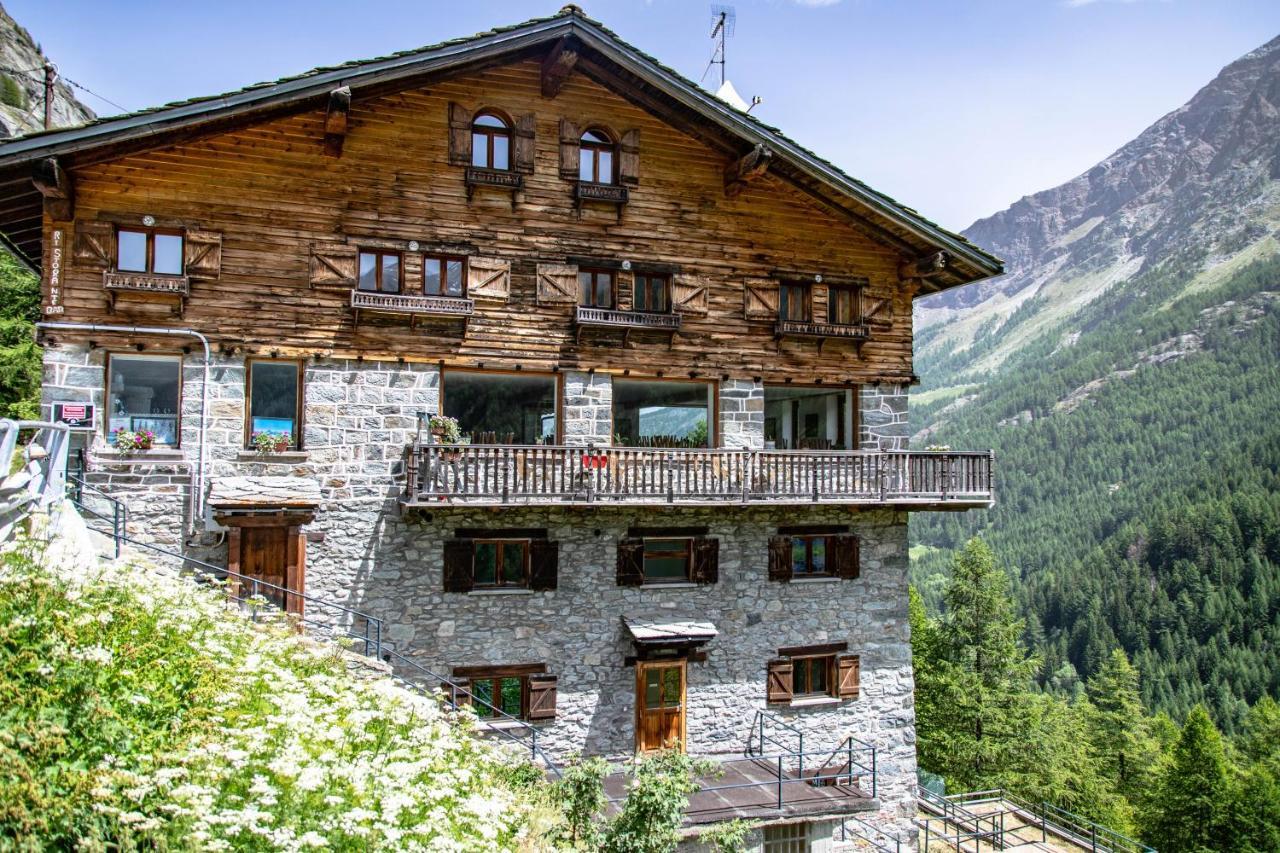 Hotel & Restaurant Perret - Mountain People Valgrisenche Exterior photo