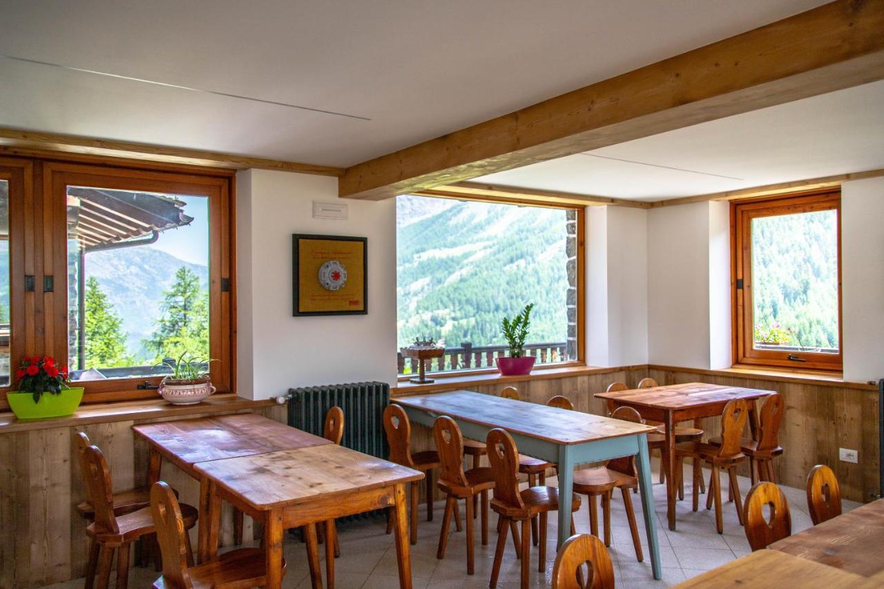 Hotel & Restaurant Perret - Mountain People Valgrisenche Exterior photo