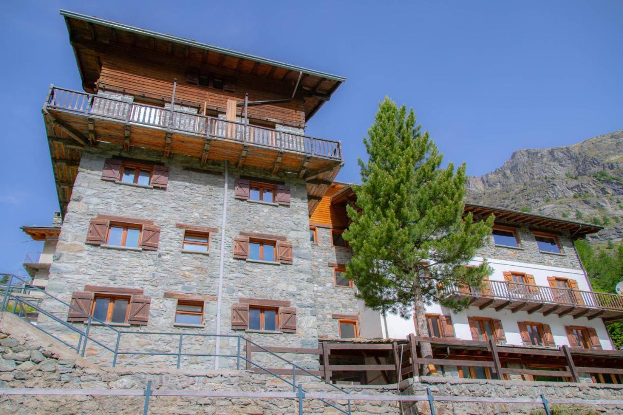 Hotel & Restaurant Perret - Mountain People Valgrisenche Exterior photo